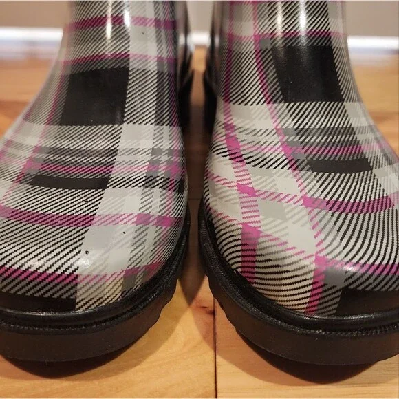 Capelli of New York black and pink plaid rain boots size 9 - Picture 6 of 6